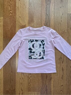 Light Pink Long-Sleeve Graphic Tee with Rhinestone Detail. Premium quality